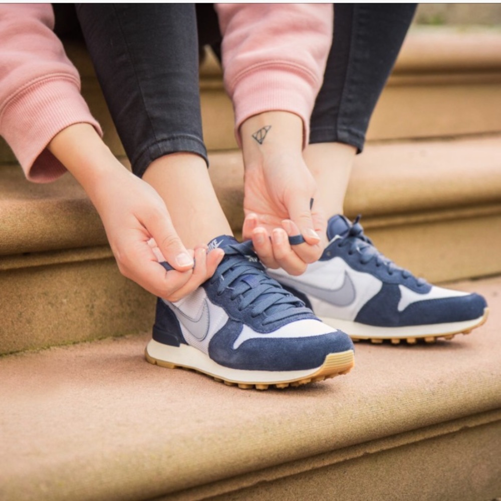 NWT Nike Internationalist Blue WMNS - Picture 2 of 8